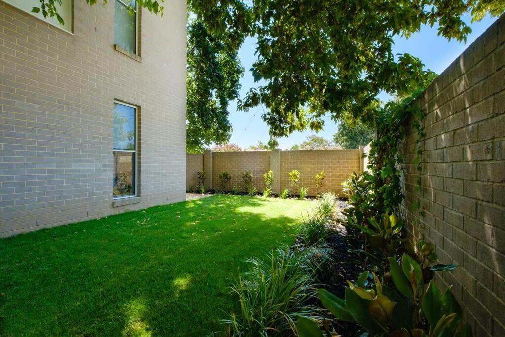 Splendour On Sackville Holiday home Albury